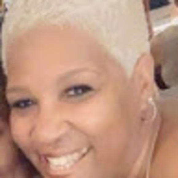 Meet your Posher, Loretta - Picture 1 of 1